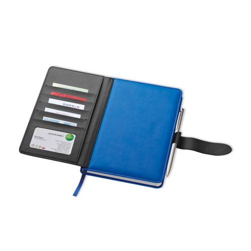 Blaues Notizbuch mit Einband, Stiftschlaufe, Visitenkartenfchern und Gummibandverschluss.