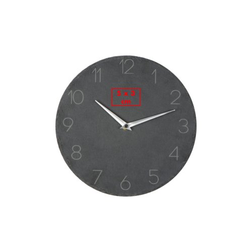 Graue Schiefer Wanduhr mit Zeitanzeige.