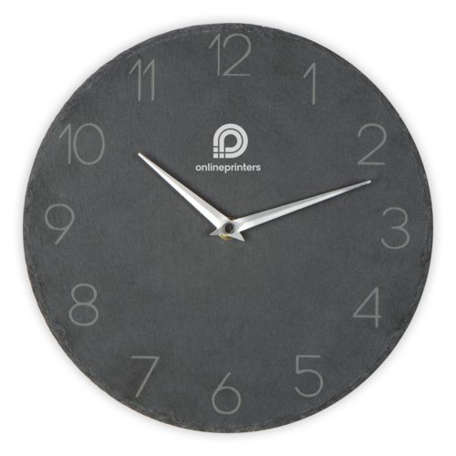 Graue Schiefer-Wanduhr mit Zeigern und Ziffern.