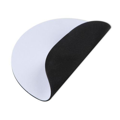 Weißes Mousepad aus Stoff mit rutschfester Unterseite.