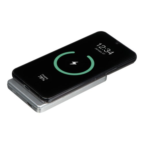 Graue Powerbank mit 5.000 mAh Kapazitt.