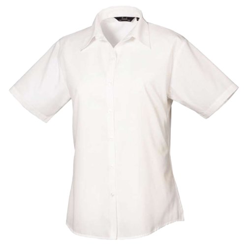 Weisse Popeline Bluse mit kurzen rmeln und Knopfleiste.