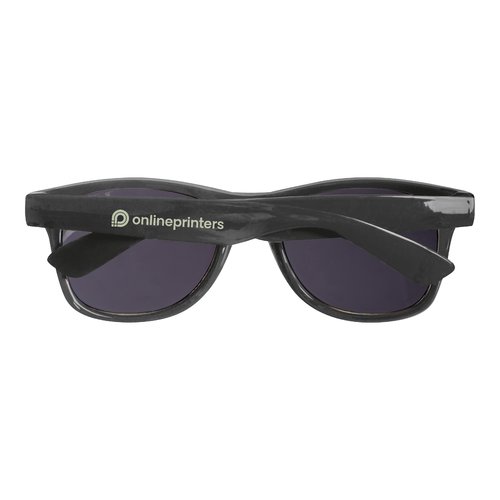 Anthrazitfarbene RPET-Sonnenbrille mit dunklen Glsern.