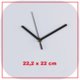 Weie Wanduhr mit durchgehendem Ziffernblatt und Zeigern.