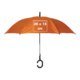 Orangefarbener Regenschirm mit speziellem Griff.
