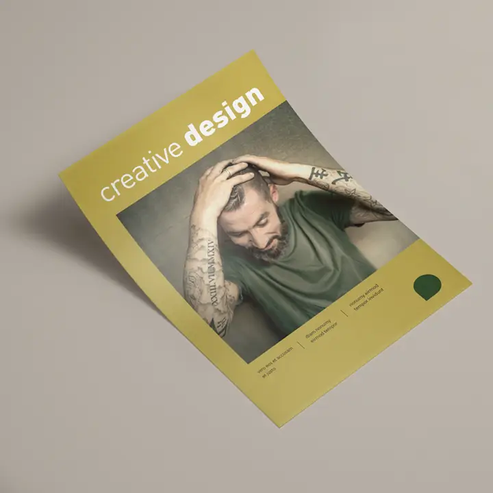 Bild Ein edler Flyer mit goldener Gestaltung und dezenter, leicht gl&auml;nzender Veredelung reflektiert das Licht und schimmert dezent.
